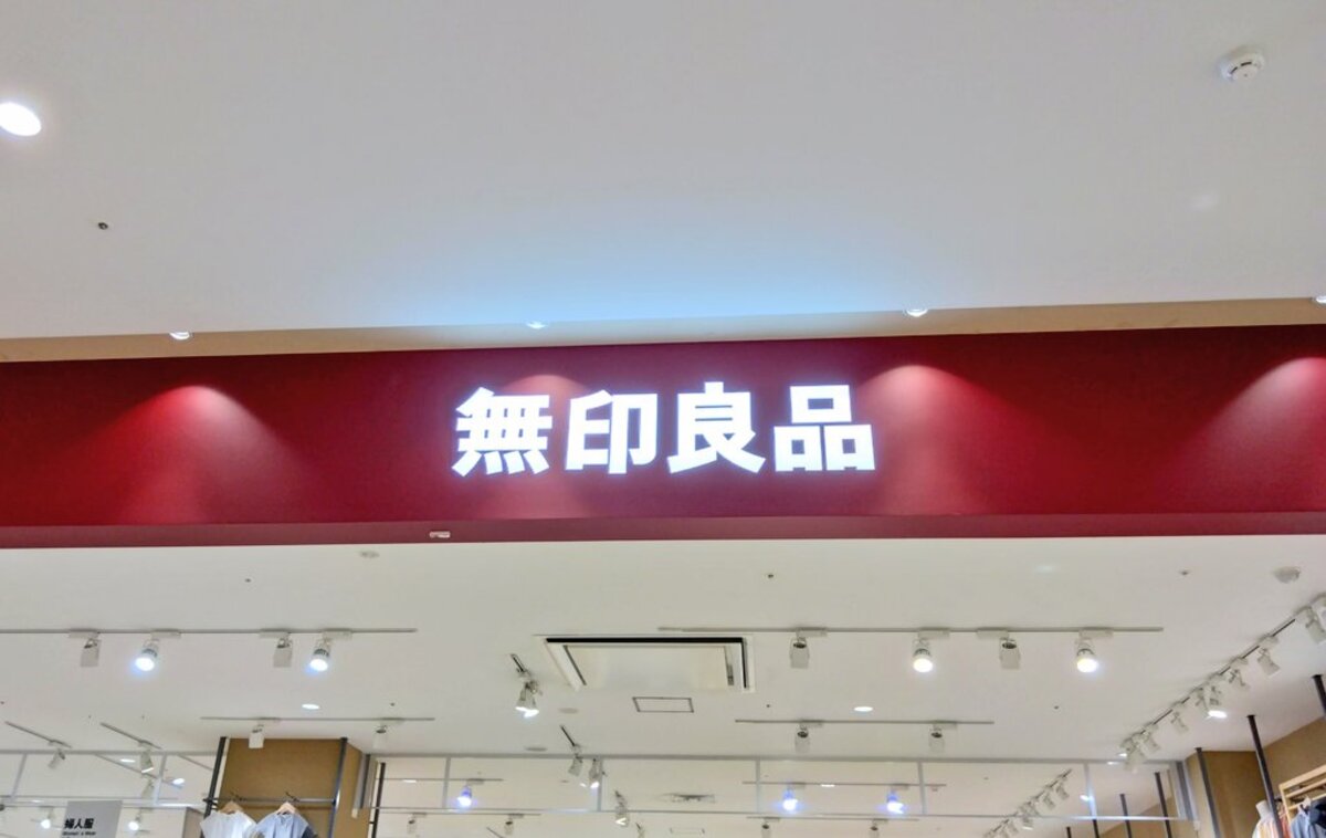 「スカートにも合いそうで即決」　無印良品の“シワになりにくいブラウス”が大人気　「二の腕が隠せるところも◎」「さらりとして可愛い」（1/2） | ライフ ねとらぼリサーチ - ねとらぼ