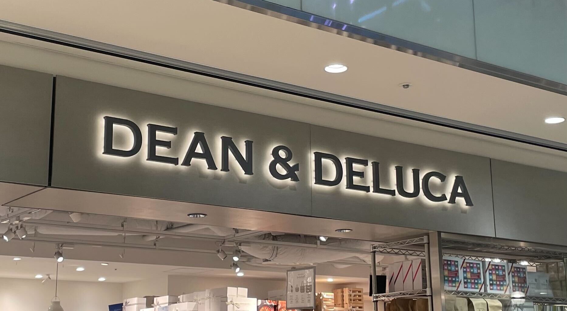 「エコバッグ2つ持ちの必要がなくなりました」　DEAN＆DELUCAの“大容量トートバッグ”が大好評　買い物にも旅行にも使えて「3人分のお泊まりセット入ります」「最強です」の声（1/2） | バッグ ねとらぼリサーチ - ねとらぼ