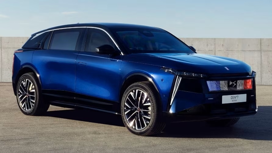 【新しいフランス大統領車】「DS Nº7 エリゼ」フランスは惜しくもワールドカップ準決勝で敗れたが、マクロン大統領には新たな公用車が与えられる（笑）（AutoBild Japan） | 自動車情報・ニュース