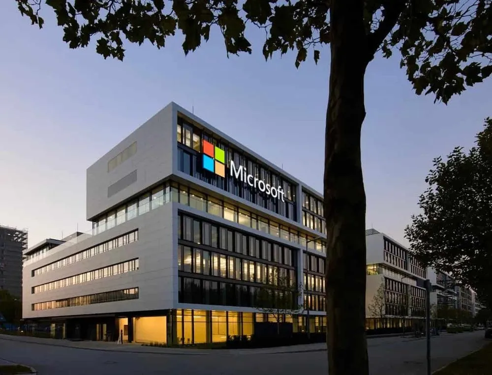 Microsoftが4,800人削減、AI時代の再編はXboxと企業向け事業に向かう