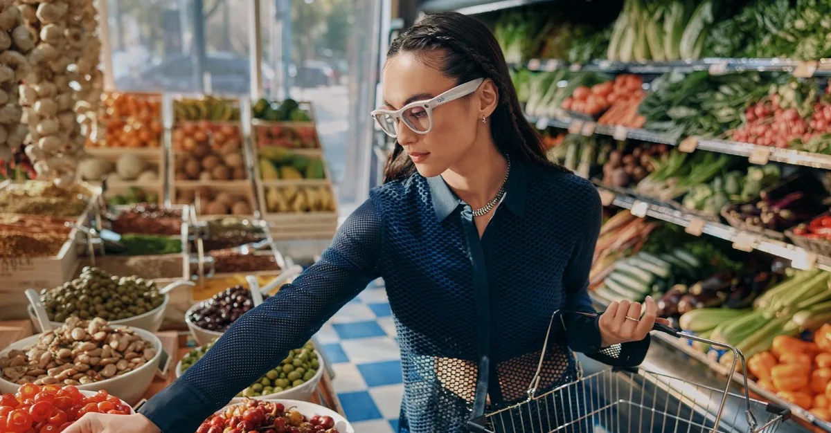 A guide to using voice commands on AI glasses