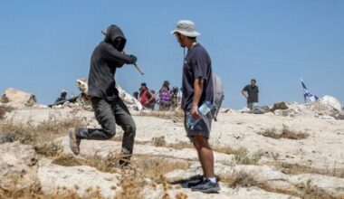 イスラエル人入植者、AFP記者を攻撃 ヨルダン川西岸