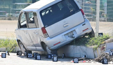 男子高校生が死亡、17歳の命…乗っていた助手席を下にして横転 深夜の高校グラウンドで 死亡した生徒の両親が提訴へ…学園、教諭、運転・同乗した生徒と親らに損害賠償を求める（埼玉新聞） - Yahoo!ニュース