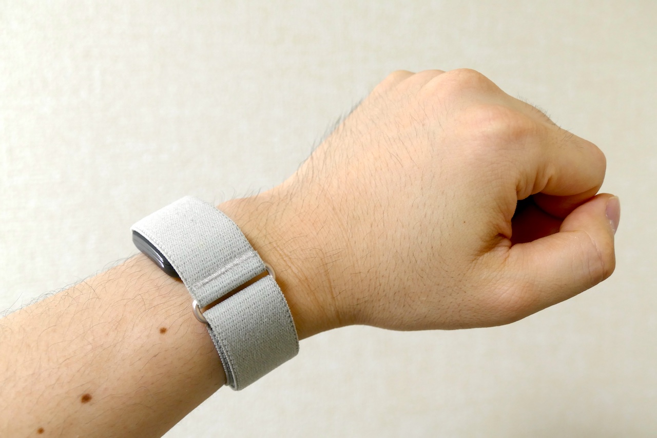 CIRQA Smart Bandの装着イメージ