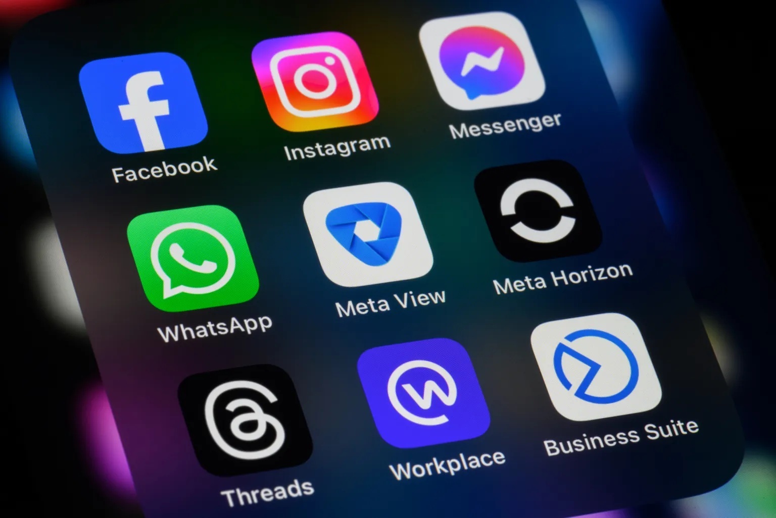 スマートフォン上のMeta Platformsアプリ(Kenneth Cheung/iStock Unreleased via Getty Images)