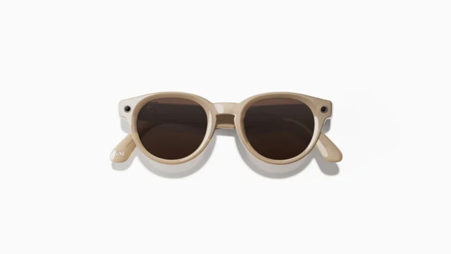 アイボリーカラーのMeta Glasses Capriのプロダクト写真